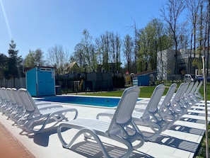 A swimming pool with lounge chairs arranged in rows. - Comfortable Holiday Home , Summer Pool (Rewal)