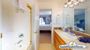 Bathroom - Wallace Beach House at Seaside Beach (Seaside)