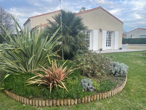 Property grounds - Family home in Parc-Vallière neighborhood, near Royan beach (Royan)