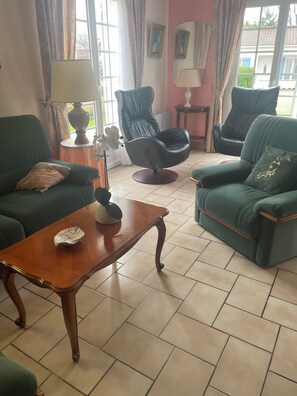 Living area - Family home in Parc-Vallière neighborhood, near Royan beach (Royan)