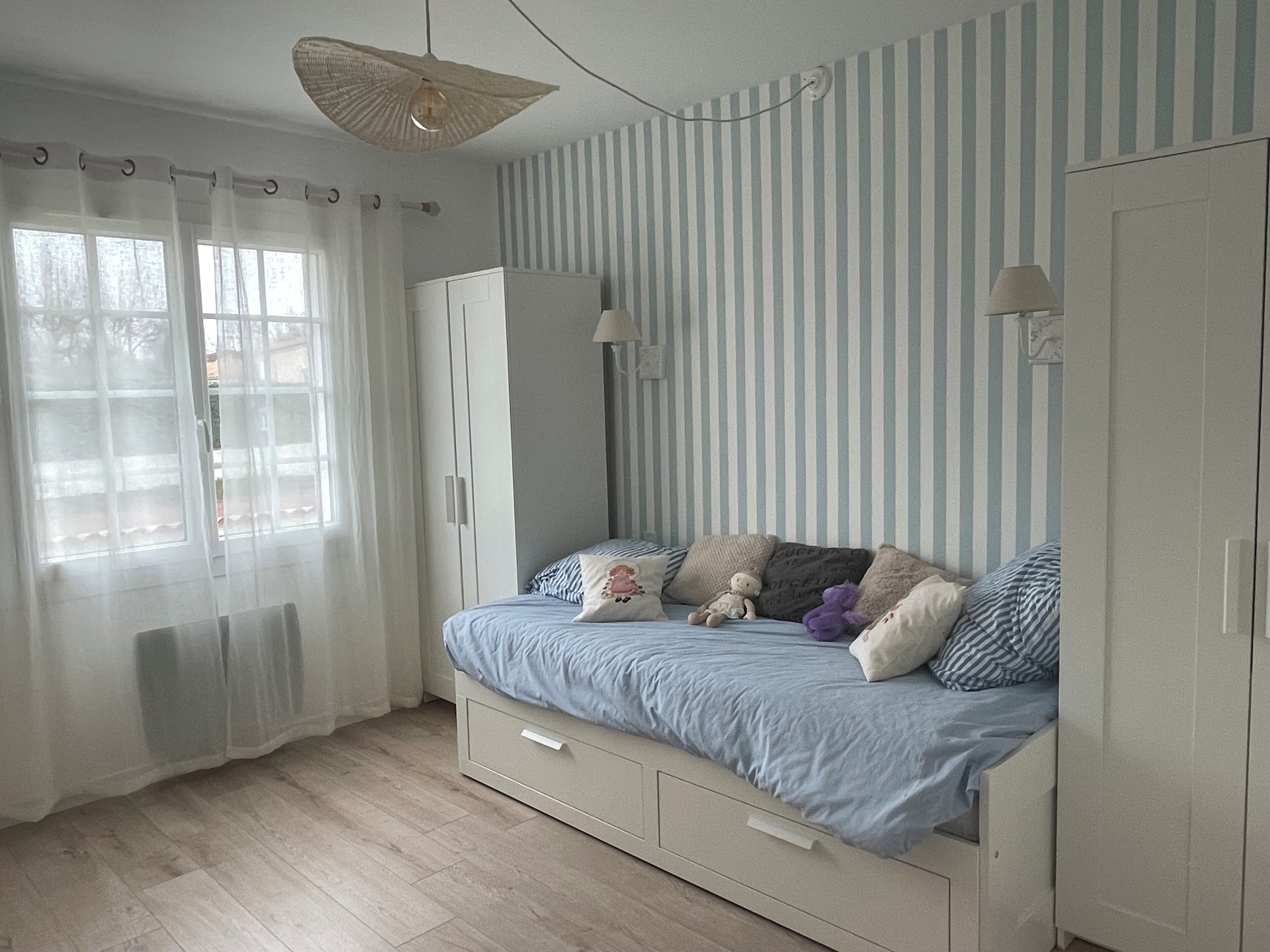 4 bedrooms, iron/ironing board, travel crib, internet
