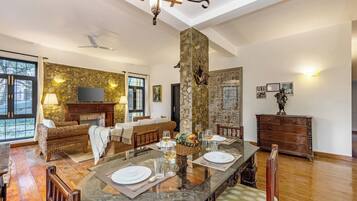 Vila Deluks, balkon, pemandangan gunung | Interior