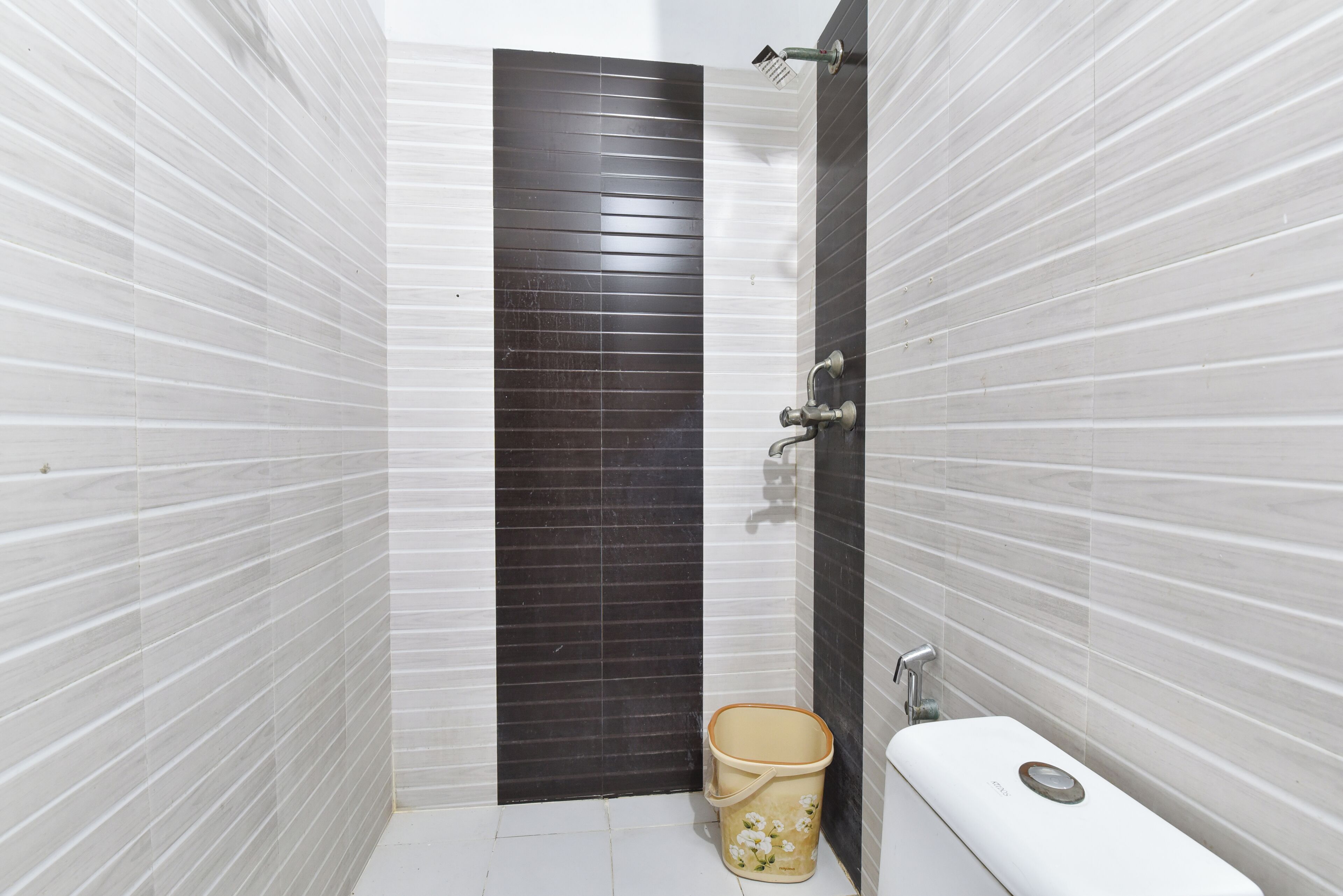 Habitación Deluxe doble, vistas a la ciudad | Baño | Zapatillas