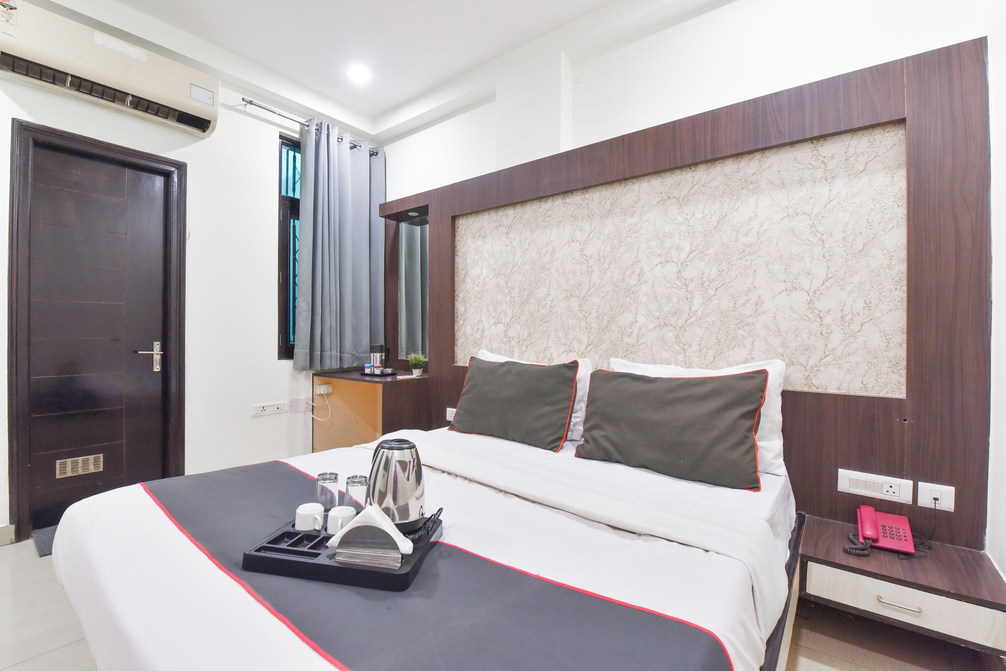 Deluxe Double Room, City View | Blackout curtains, soundproofing, iron/ironing board, free WiFi