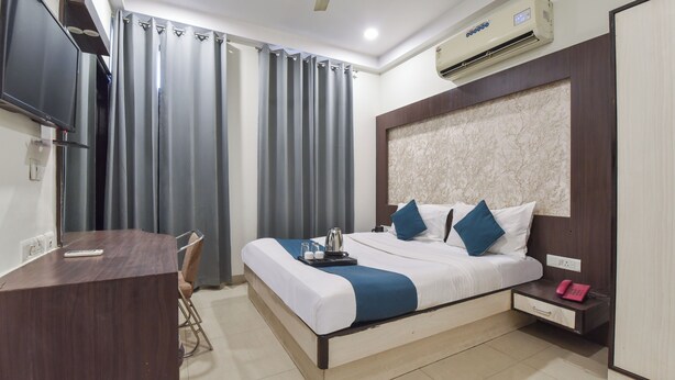 Kamar Double Deluks, pemandangan kota | Tirai kedap cahaya, kedap suara, setrika/meja setrika, dan Wi-Fi gratis