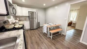 House, 4 Bedrooms | Private kitchen