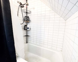 House, 4 Bedrooms | Bathroom | Shampoo - Albany Value Stay Near Universities, Hospitals 4 Bedroom Home (Albany)