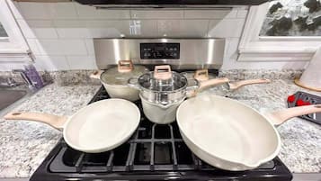 House, 4 Bedrooms | Private kitchen