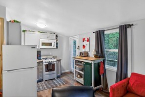 House, 2 Bedrooms | Private kitchen | Fridge, oven, coffee/tea maker, toaster - Forest Cabin Russian River Nature Retreat 2 Bedroom Home (Forestville)