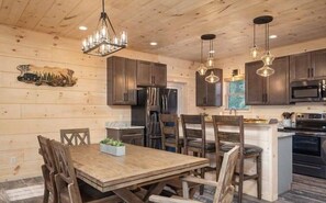 Dining - Majestic Vista 3 Bedroom Cabin (Gatlinburg)