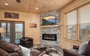Living area - Majestic Vista 3 Bedroom Cabin (Gatlinburg)
