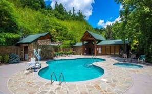 Pool - Majestic Vista 3 Bedroom Cabin (Gatlinburg)