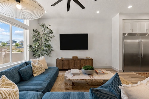 The Pearl Lagoon 6 Bedroom Home