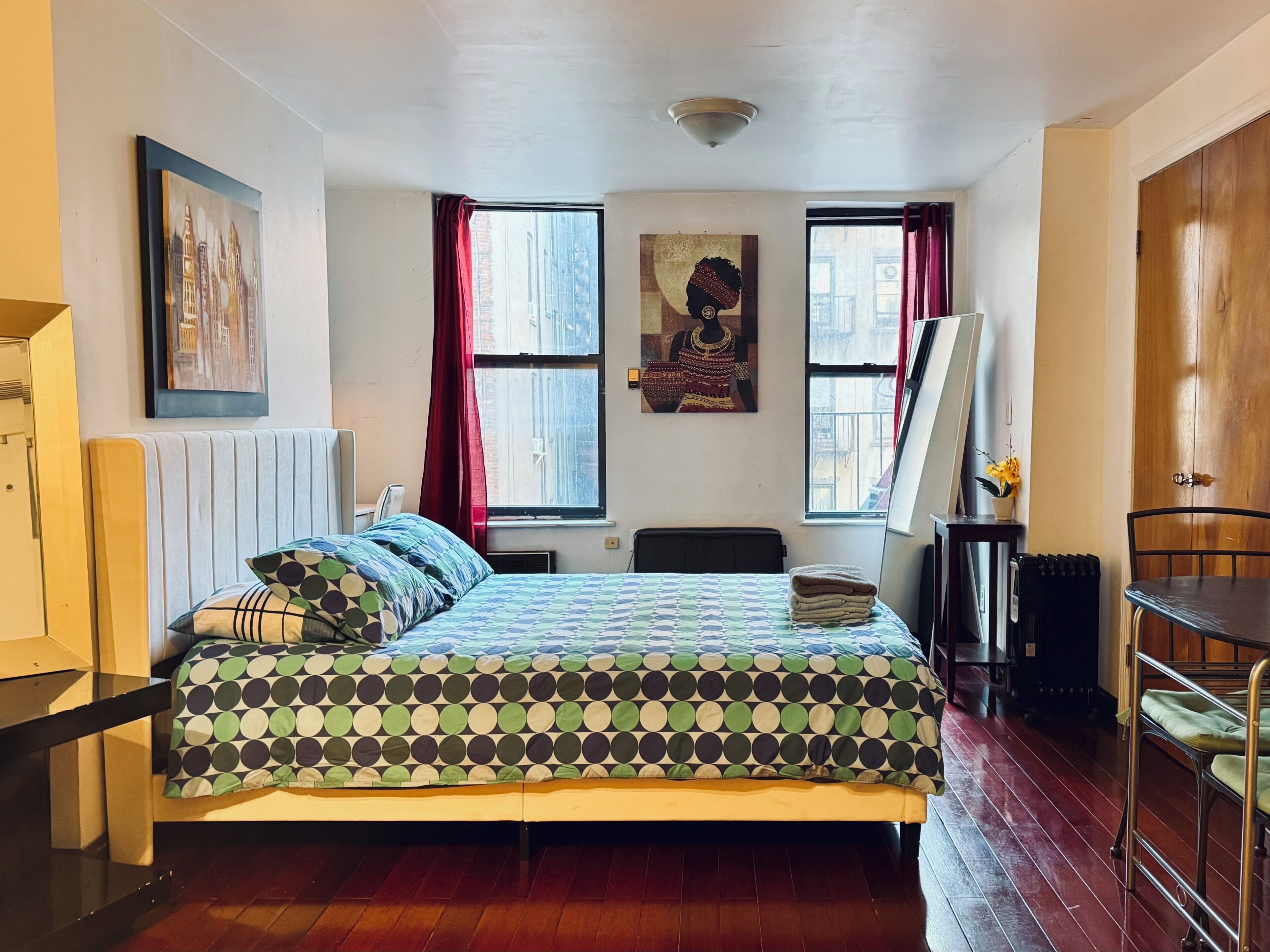 Iron/ironing board, WiFi, bed sheets