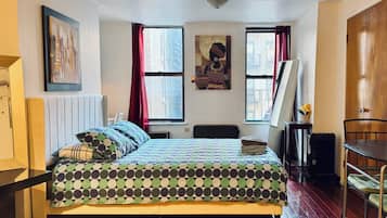 Iron/ironing board, WiFi, bed sheets