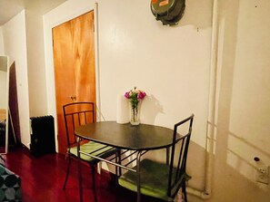 Dining - Quiet Studio with Kitchen in Prime Manhattan - Lower East Side (New York)