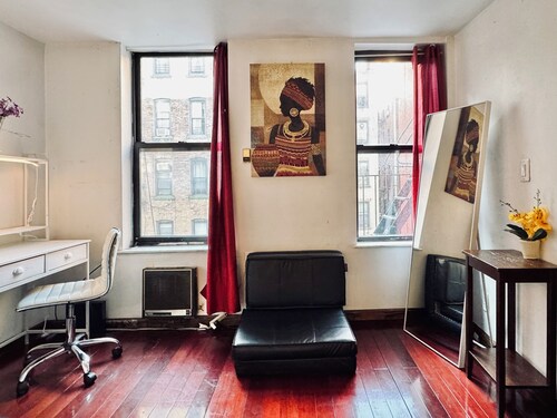 Quiet Studio with Kitchen in Prime Manhattan - Lower East Side