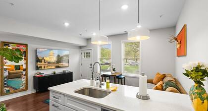 Urban Oasis 2BR/2BA Firepit & Free Parking!