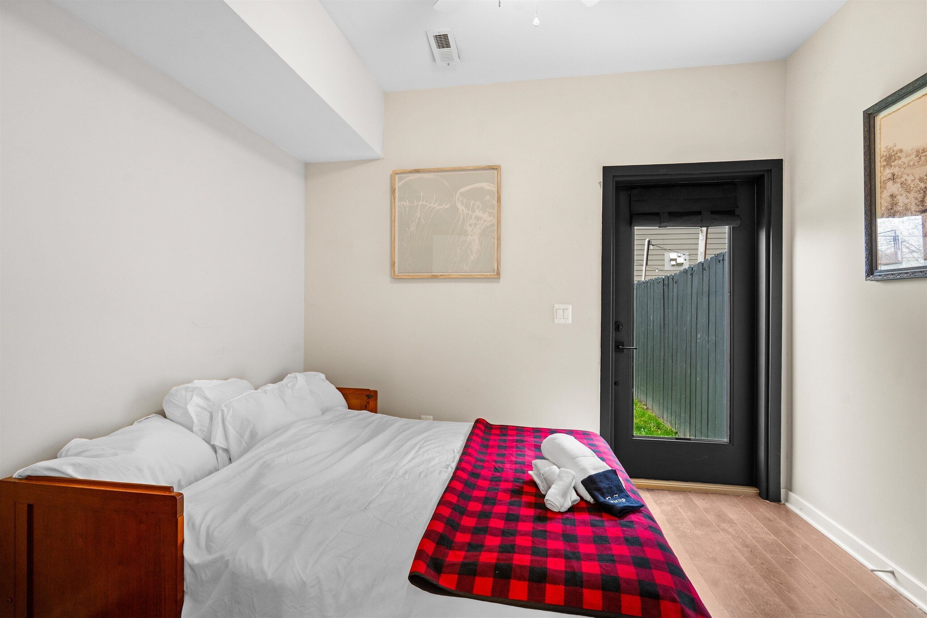 2 bedrooms, iron/ironing board, free WiFi, bed sheets