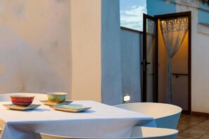 Outdoor dining - YourHouse Sa Casa apartment (Sineu)
