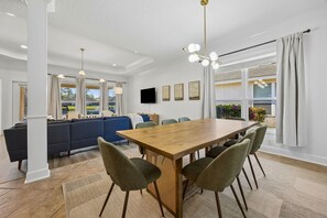 Dining - Chic & Airy 3BR Escape w/ Resort Amenities Included (Kingsland)