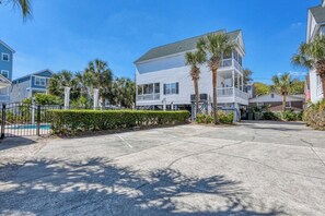 Exterior - Five Tides - Four Bedroom Four Bath Home with Shared Pool (Surfside Beach)