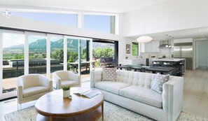 Living area - Spacious 4-bedroom house in beautiful Boulder (Boulder)