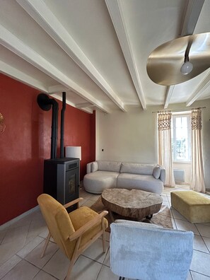 Living area - Le Chat Rouge, house with swimming pool (Saint Denoual)
