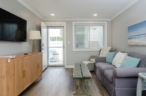 Smart TV - Charming 1BR in the Heart of Wrightsville Beach! (Wrightsville Beach)