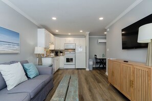 Smart TV - Charming 1BR in the Heart of Wrightsville Beach! (Wrightsville Beach)