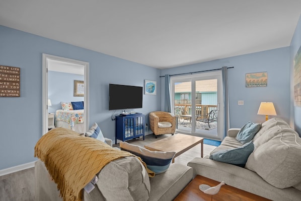 Smart TV - Cozy 2 Bedroom with Ocean Views (Carolina Beach)