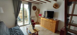 Living area - Cocoon in quiet residence with private garden (Malissard)