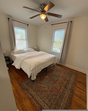Room - New Cozy Durham 2 Bedroom Home A (Durham)