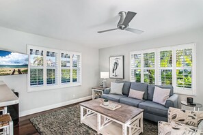 Smart TV - Delray Breezes !NEW! WALK to BEACH & THE AVE! (Delray Beach)