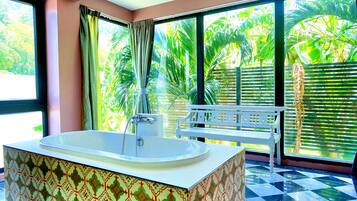 Deluxe Double Room | Bathroom