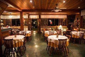 Dining - Pousada Serra da India Penedo (Itatiaia)