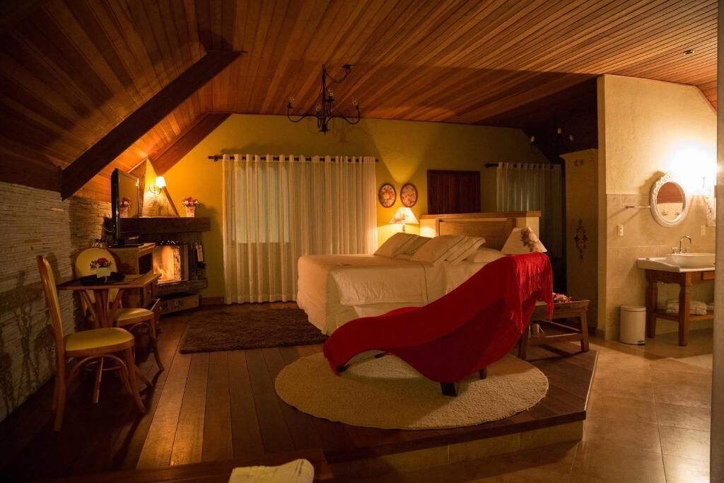 Superior Chalet, Balcony, Garden View | Interior