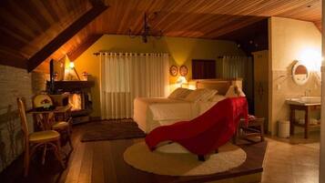 Superior Chalet, Balcony, Garden View | Interior