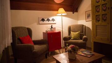 Superior Chalet, Balcony, Garden View | Interior