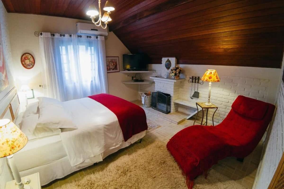 Nhà gỗ, ban công, quang cảnh vườn