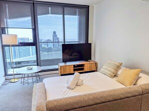 Room - Luxury 6P Flat in CBD Center, sauna & pool access. Large bedrooms. (Melbourne)