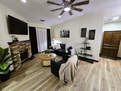 Hi-Ho Ontario- modern 2 BED, 2 BATH condo, laundry, garage