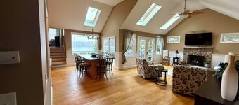 Spacious 4-bedroom house in charming Gilford on Lake Winnipesaukee.