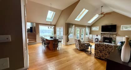 Spacious 4-bedroom house in charming Gilford on Lake Winnipesaukee.