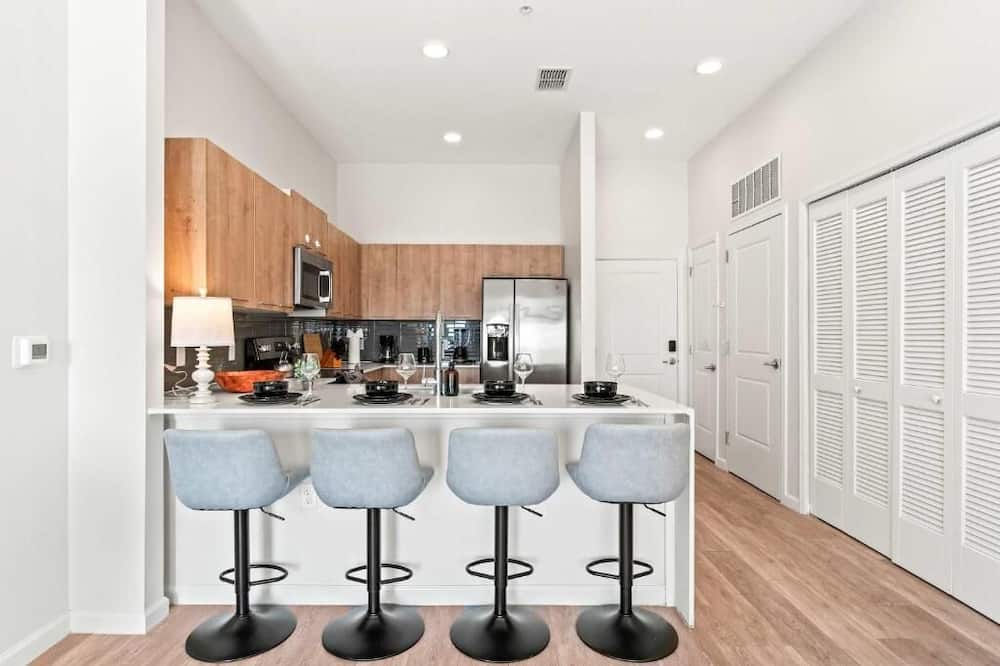 Riviere 3BR Apartment Stylish King Family Pets Friendly Pool & Gym Near Epic UniverseOpens