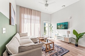 Interior - Riviere 3BR Apartment Stylish King Family Pets Friendly Pool & Gym Near Epic UniverseOpens (Orlando)