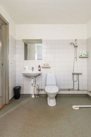 Bathroom - Charming, Beautiful, Old-Style House in Kopparberg (Kopparberg)