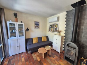 Living area - Air-conditioned country house with terrace and garden in naturist area, Mont Ventoux (Bédoin)