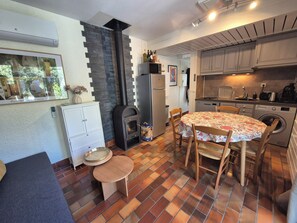 Interior - Air-conditioned country house with terrace and garden in naturist area, Mont Ventoux (Bédoin)