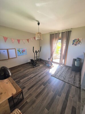Fitness facility - Provencal house with swimming pool - 6 to 8 people (Loriol Du Comtat)